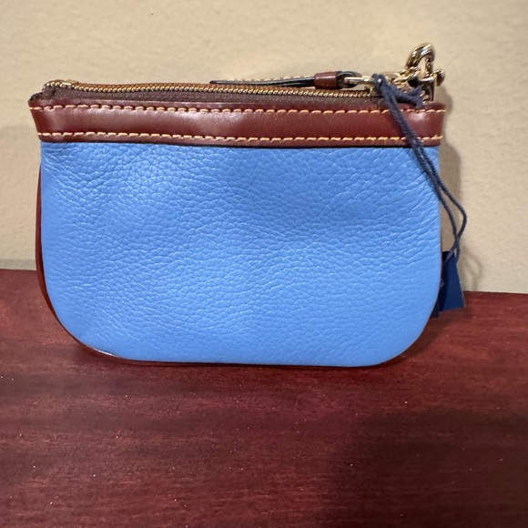 NWT Dooney & Bourke Medium Wristlet Azure. - Picture 6 of 7